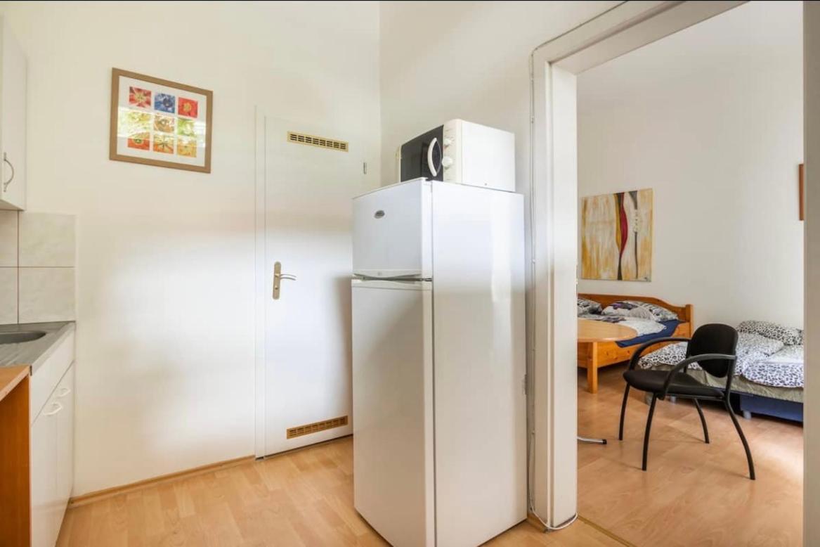 Apartment Stepanska Praag Buitenkant foto