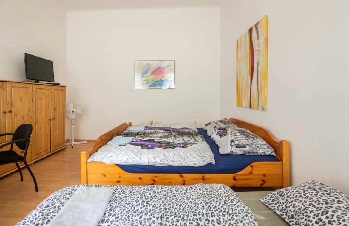 Apartment Stepanska Praag Buitenkant foto