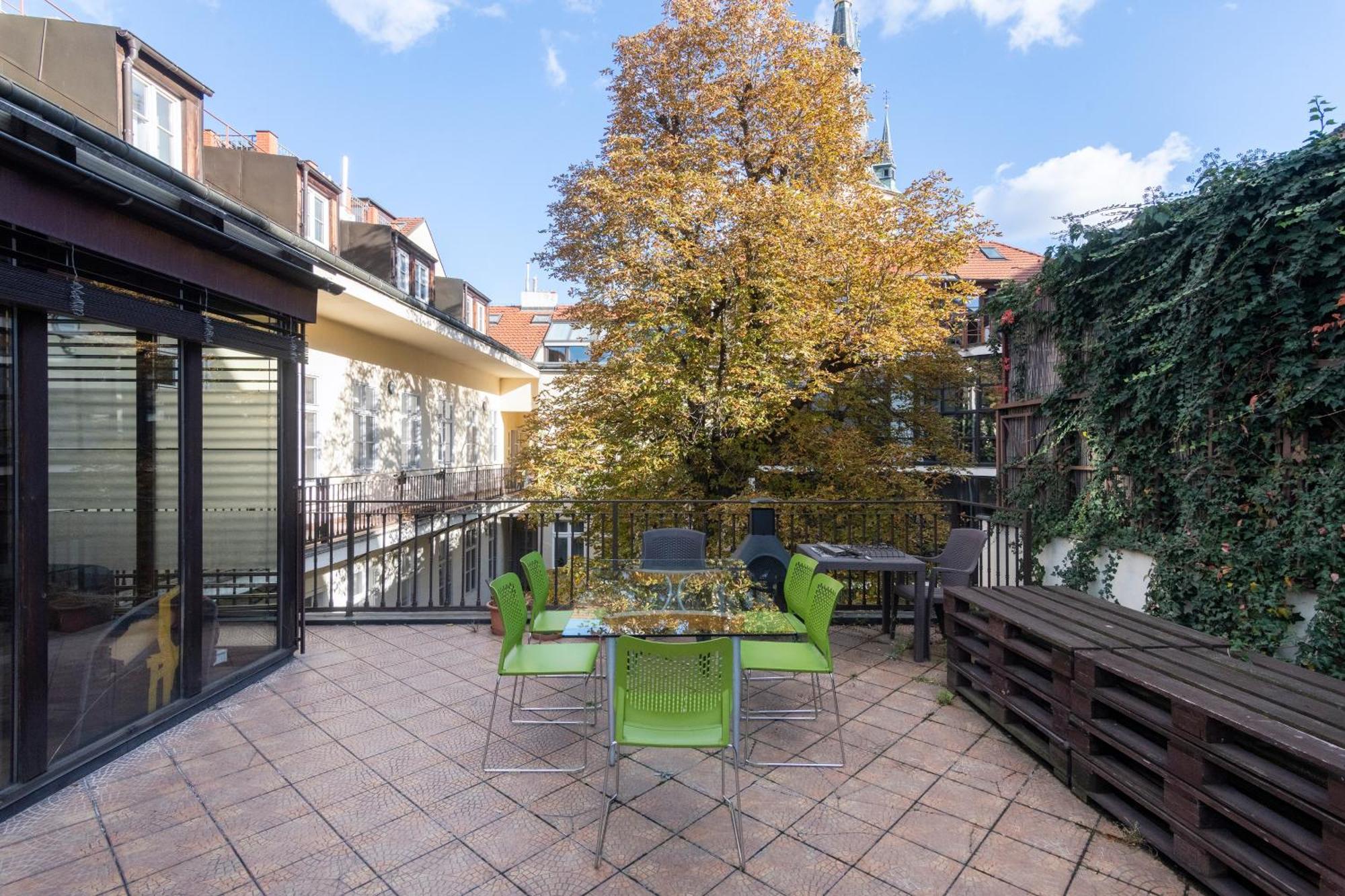 Apartment Stepanska Praag Buitenkant foto