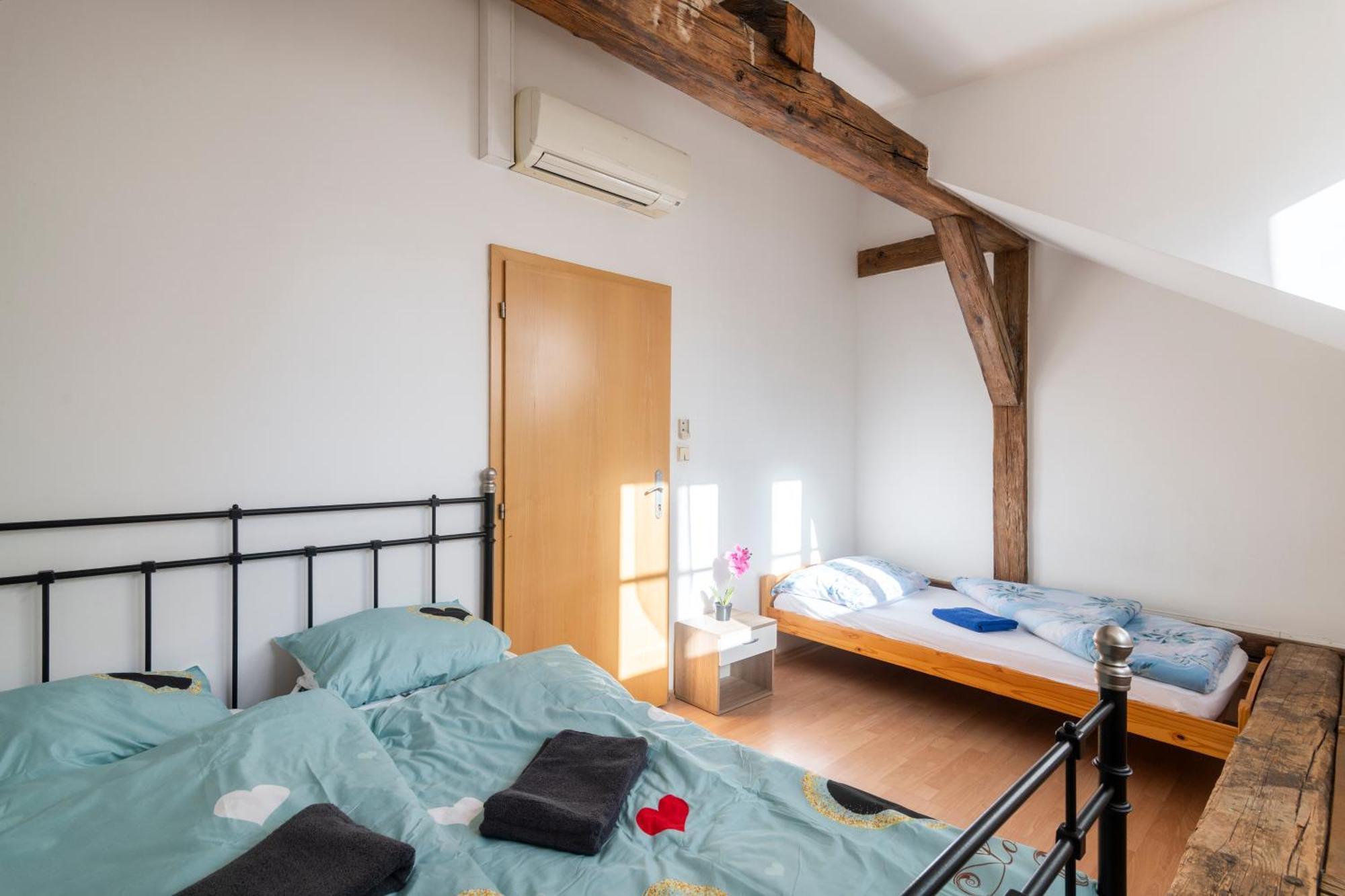 Apartment Stepanska Praag Buitenkant foto