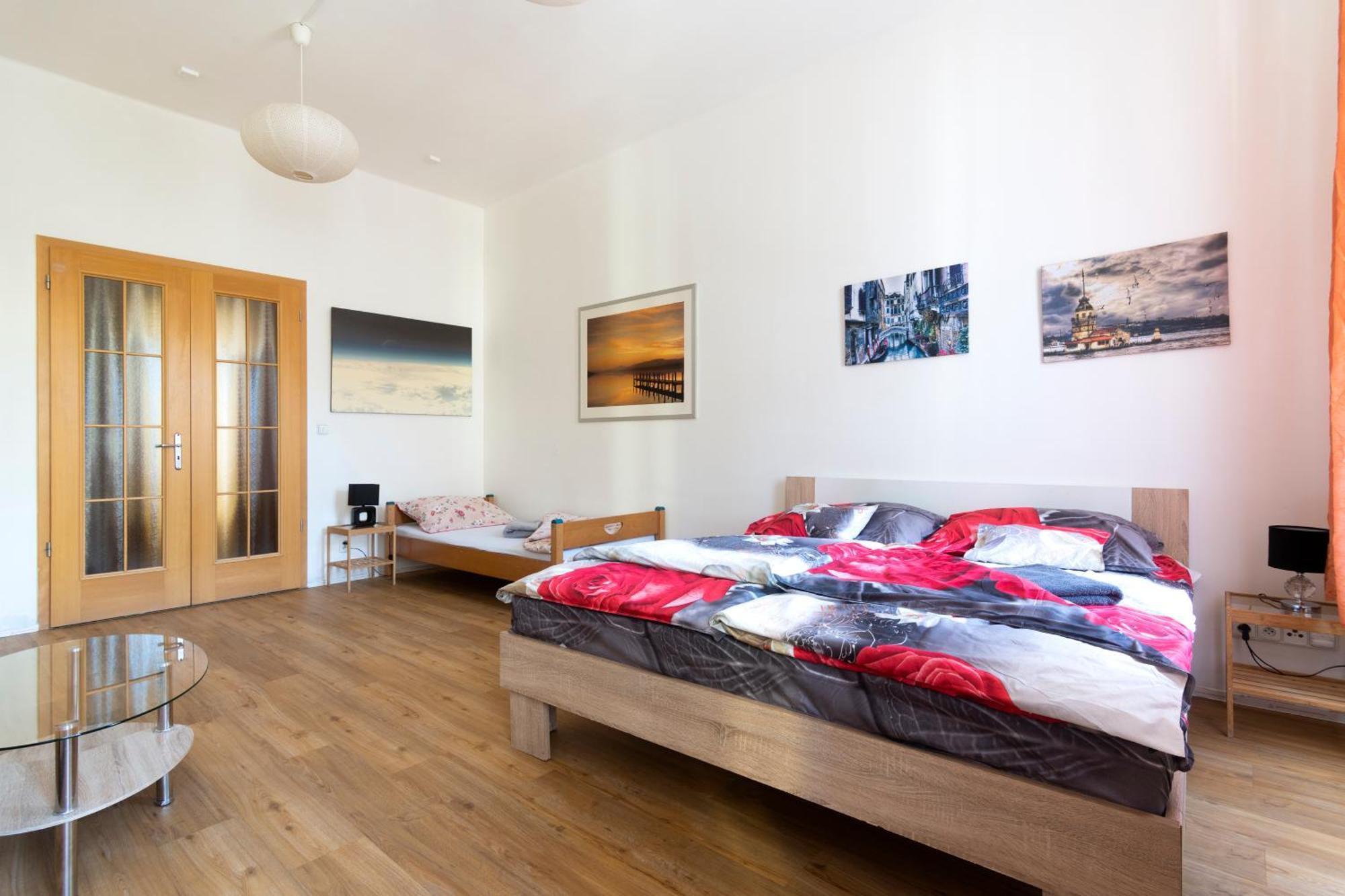 Apartment Stepanska Praag Buitenkant foto