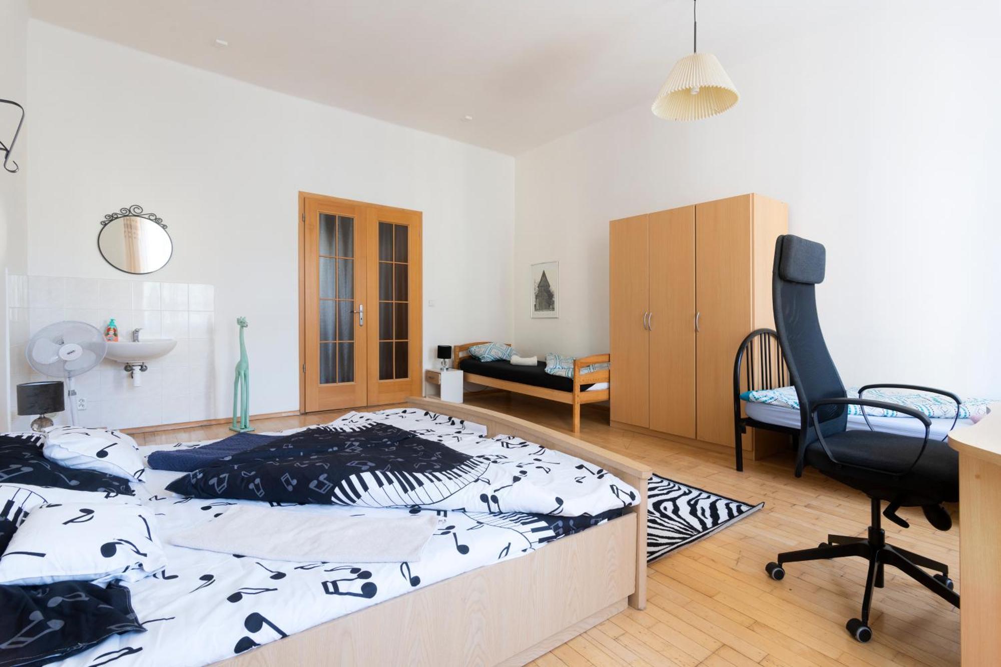 Apartment Stepanska Praag Buitenkant foto