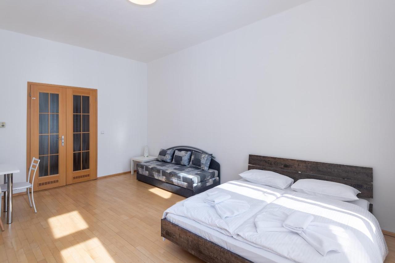 Apartment Stepanska Praag Buitenkant foto